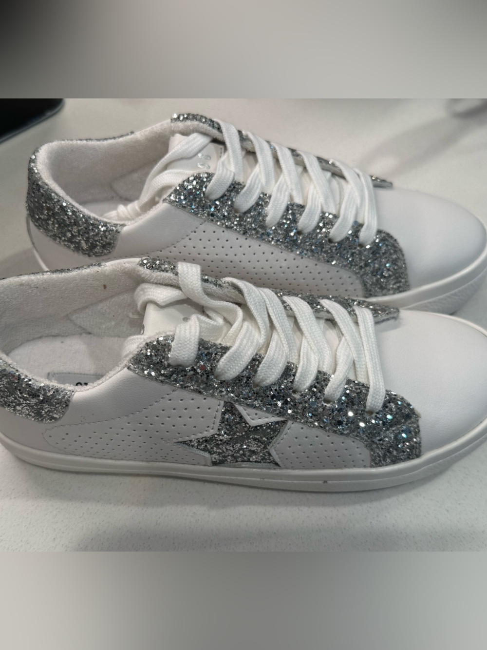 Steve Madden White Sneakers with Silver Glitter Star Accents Size 6.5 New LaceUp